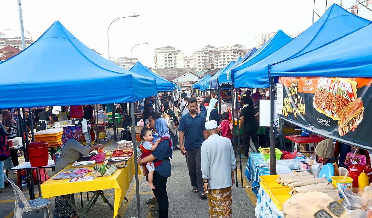 The bazaar features some 70 stalls and a variety of food and drinks and is a popular spot for breaking of fast delights. — Photos: shaarI cheMaT/The star